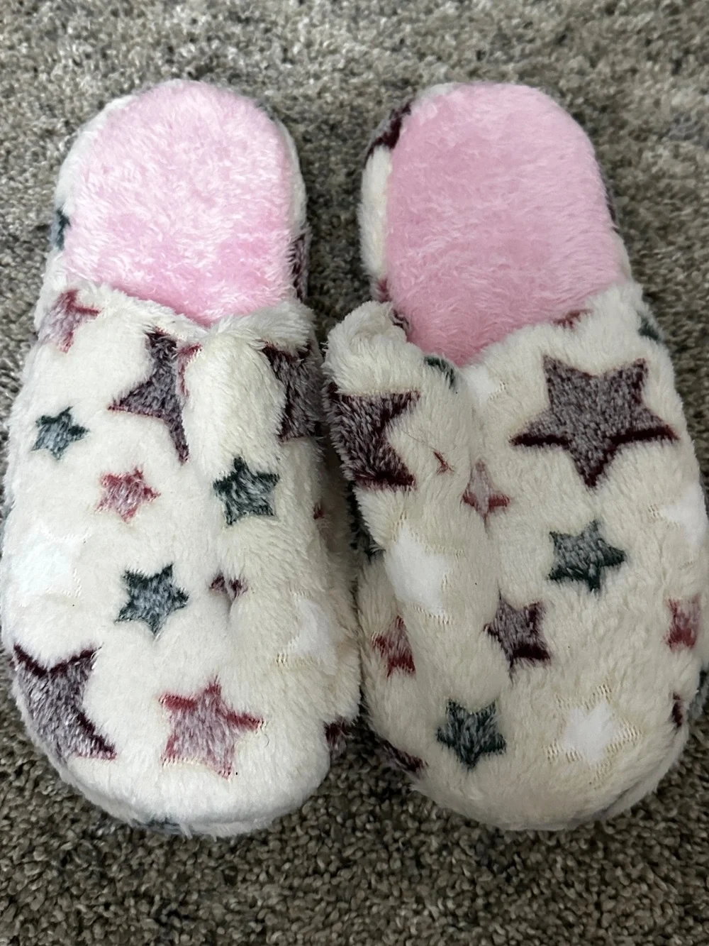 Cozy Star Print Fuzzy Slippers in Pink and Cream